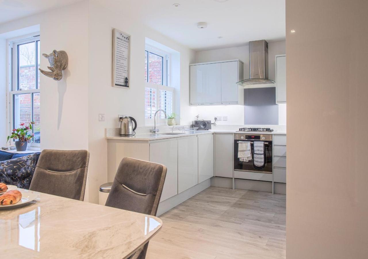 Villa Stunning 2 Bed With Private Patio And Free Parking Cheltenham Esterno foto